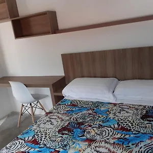  Quarto em Acomodações Particulares Varanda_77